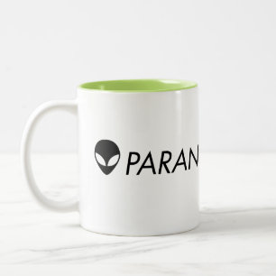 Caneca verde estrangeira de Paranormalis