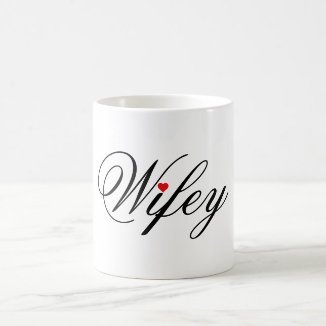 Caneca vermelha do coração de Wifey (Centro)