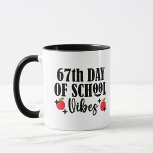 Caneca Vibes do 67º Dia de Escola Engraçado 6 7 Seis Sete