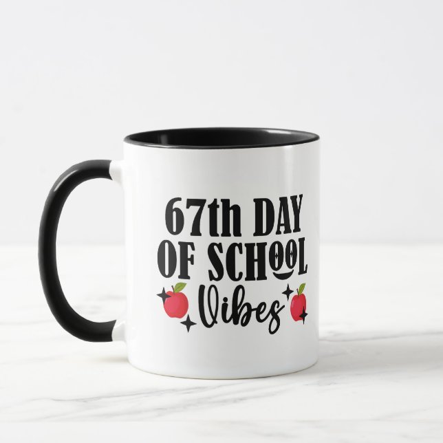 Caneca Vibes do 67º Dia de Escola Engraçado 6 7 Seis Sete (Esquerda)