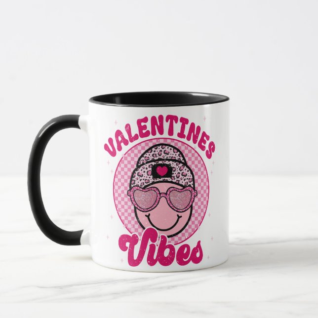 Caneca Vibrações do Dia dos Namorados Rosto Feliz Design  (Esquerda)
