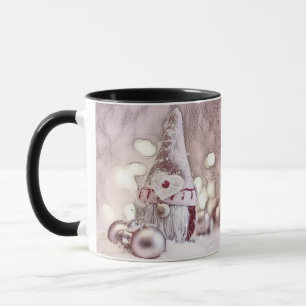 Caneca Vintage Desenho de um Gnomo Rosa na neve