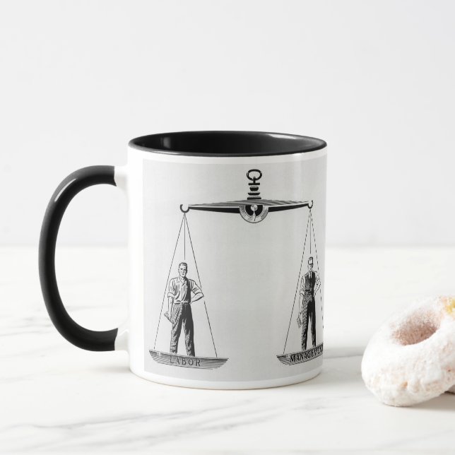 Caneca Vintage Labor vs Management, Escalas de Justiça (Com Donut)