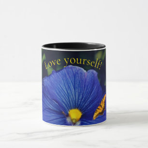 Caneca violeta azul de pensamento