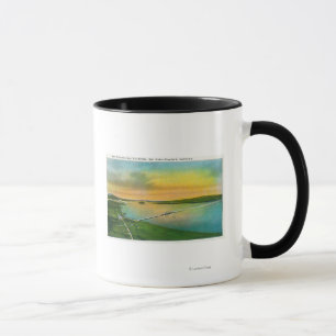 Caneca Vista aérea da ponte da baía a Hayward, CA