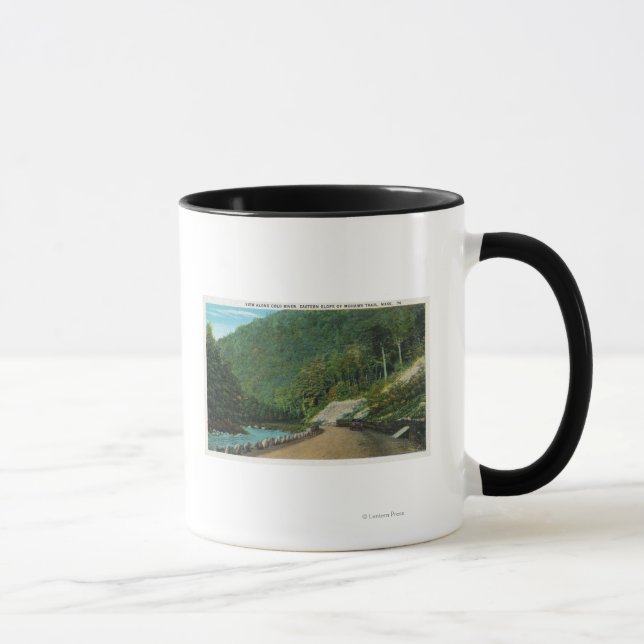 Caneca Vista ao longo do rio frio da Escorrega Oriental d (Direita)