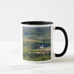 Caneca Vista cêntrica das terras agrícolas a sul de Arc