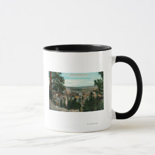 Caneca Vista da cidade através das árvores