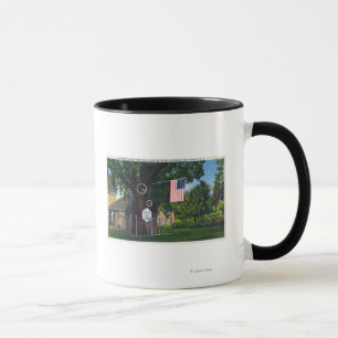 Caneca Vista da fazenda de árvore histórica do Scythe