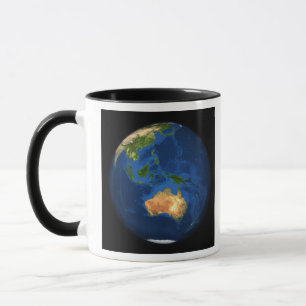Caneca Vista da Terra do cheio mostrando a Indonésia, Oce