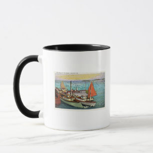 Caneca Vista de gaivota e de navios de mar no cais