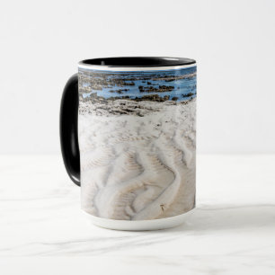 Caneca Vista de Paisagem Cêntica do Lado Inferior da Cost