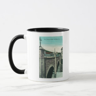 Caneca Vista de um BridgeLos concreto Gatos, CA