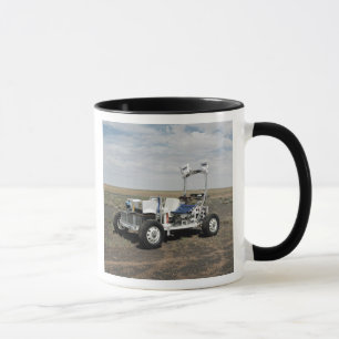 Caneca Vista de um veículo lunar de 1-G Rover