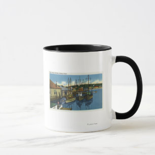Caneca Vista de veleiros atracados no porto
