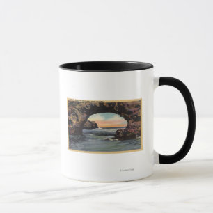 Caneca Vista do Arch Rock ao longo da West Cliff Drive