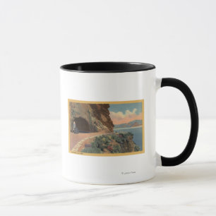 Caneca Vista do túnel da rocha da caverna de Hwy
