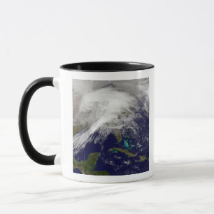 Caneca Vista por satélite de uma enorme tempestade de inv
