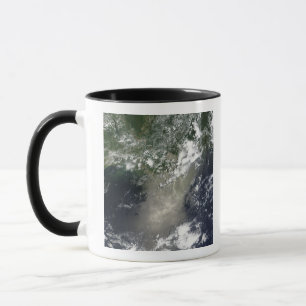 Caneca Vista satélite das raias e das fitas do óleo
