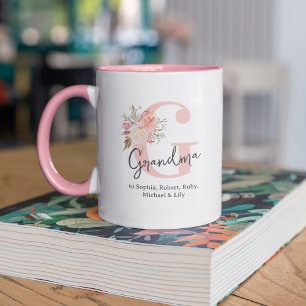 Caneca Vovó inicial floral bonita