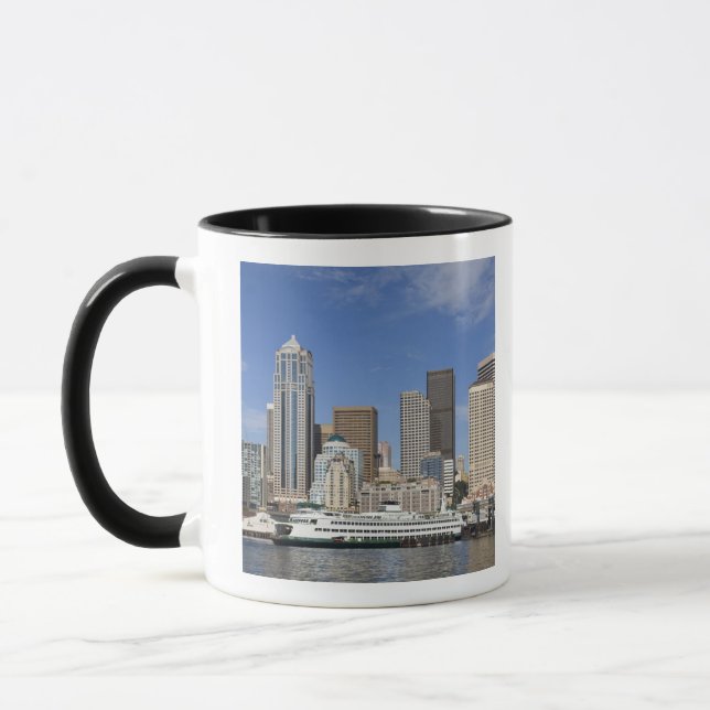 Caneca WA, Seattle, Seattle Skyline com barco de ferry (Esquerda)