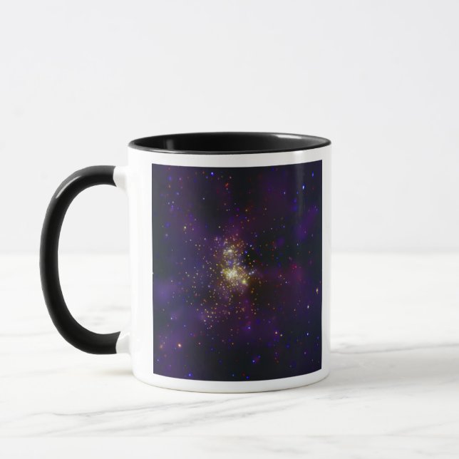 Caneca Westerlund 2, um aglomerado de estrelas jovens (Esquerda)