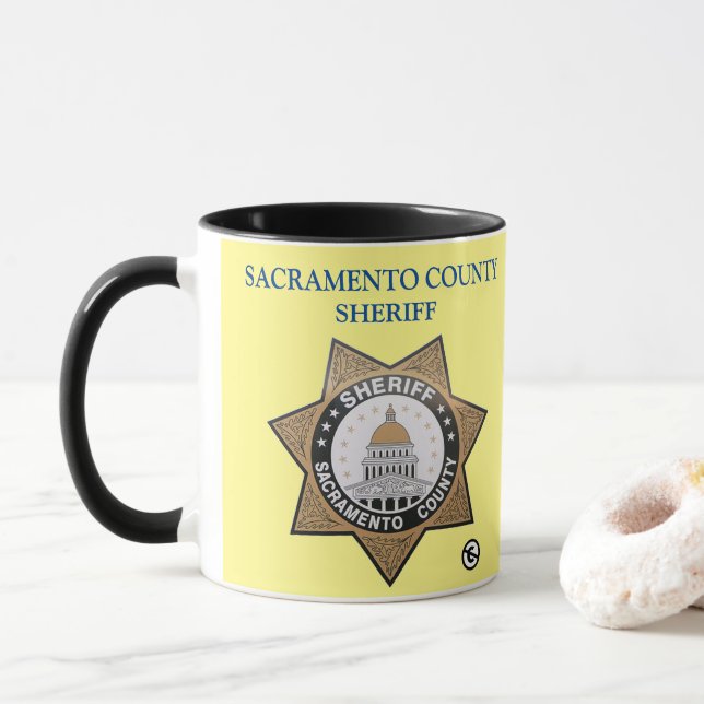 Caneca Xerife Mug do condado de Sacramento (Com Donut)
