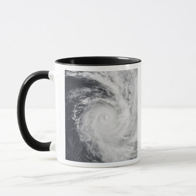 Caneca Zoe do Ciclone no Oceano Pacífico Sul (Esquerda)