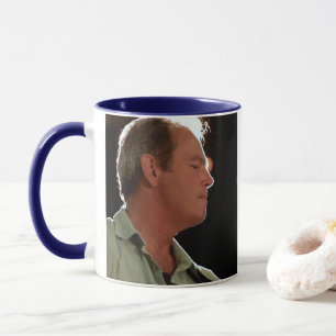Canecas de café com camisa azul Billy Kay