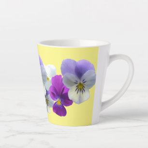 Canecas de Café com Margaridas Roxas e Brancas