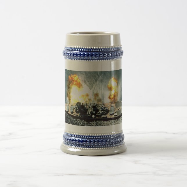 Canecas de cerveja e canecas completas do bordo do (Centro)