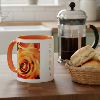 Canecas de duas cores com rosas amarelas energétic