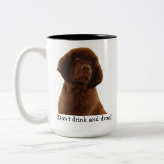 Canecas & mais do filhote de cachorro de Brown