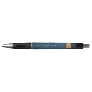 Caneta Escrito com dourado e elegante monograma