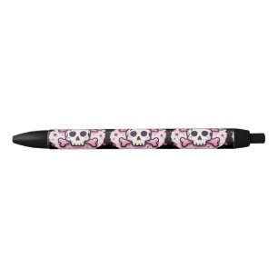Caneta Preta Caveira e Ossos Cruzados Rosa Pastel