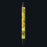 Caneta Preta Girassóis Vincent van Gogh<br><div class="desc">Girassóis Vincent van Gogh. A vida ainda é amarela. Um buquê brilhante de flores de girassol fica em um vaso. Reprodução de famosas imagens de arte no dominio público.</div>