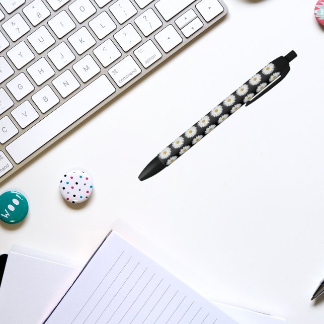 Caneta Preta Margarida Branca no Padrão Floral Negro (In Situ)