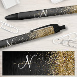 Caneta Preta Monograma Dourado de brilho preto com brilho perso<br><div class="desc">Personalize facilmente esta elegante design de caneta de de tendências que apresenta uma falso brilho de ouro bonito em um fundo metálico escovado preto.</div>