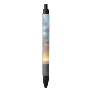 Caneta Preta Nascer do Sol no Mar I Paisagem Marítima em Pastel