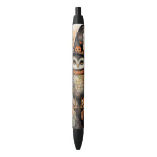Caneta Preta Quirky Owl em um Escrevendo de Bruxo Halloween