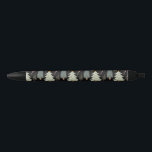 Caneta Preta Winter Woods Christmas Tres Modern Pattern Black (<br><div class="desc">Escreva alguns adoráveis cartões de Natal nesta caneta confortável e padronizada. Tem várias árvores de inverno em verde sobre fundo preto,  com estrelas amarelas e galhos espalhados por toda parte. /cao/c</div>