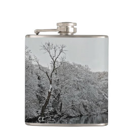 Cantil Árvore, na borda da água