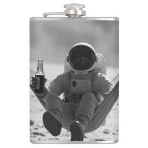 Cantil Astronauta na lua com cerveja