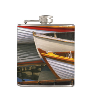 Cantil Barcos de cor brilhante no Centro de Barcos de Mad