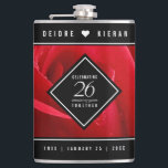 Cantil Celebração do Aniversário de Casamento do Rosa Ele<br><div class="desc">Celebrar o 26º aniversário de casamento da rosa com este frasco de anca comemorativo! Serif elegante e sans serif, em um fundo de rosa vermelha romântico, adicionam um toque memorável para esta ocasião especial e marco extraordinário. Personalize com os nomes de casais felizes e anos de casamento. Nota: este design...</div>
