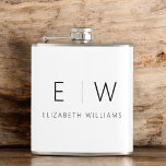 Cantil Clássico Elegante Moderno Monograma<br><div class="desc">Elevem suas libações com o nosso clássico e elegante frasco de monograma minimalista moderno. Este frasco meticulosamente desenhado combina perfeitamente a sofisticação do eterno com o minimalismo contemporâneo, fazer-o como acessório perfeito para uso pessoal e doação. Feito com precisão e atenção ao detalhe, esse frasco é mais do que um...</div>