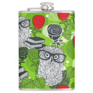 Cantil Coruja nas rosas vermelhas