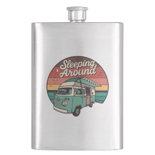 Cantil Dormindo em volta da Acampadora