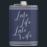 Cantil Esposa de Festa de solteira Náutica Lake Life<br><div class="desc">Estes frascos azuis marinhos náuticos são elegantes e bonitos. O presente perfeito para uma esposa do lago para sua solteira ou casamento!</div>