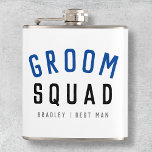 Cantil Esquadrão do Groom | Na moda Solteiro Padrinho de<br><div class="desc">Frasco de arte bonito, simples e na moda, "Groom Squad", com tipografia moderna e minimalista em preto e marinho azul, em estilo legal. O slogan, o nome e o papel podem ser facilmente personalizados com os nomes do seu esquadrão de noivos, por exemplo, noivo, melhor homem, padrinho de casamento, Pai...</div>